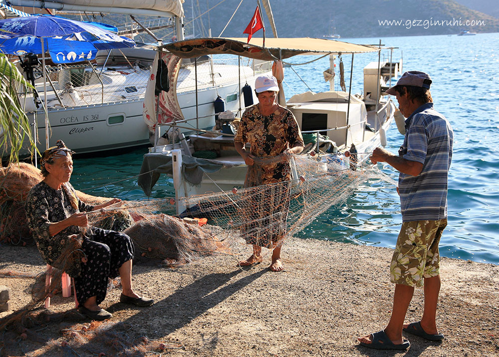 Bozburun'u balıkçılar ağlarını onarıyor - Bozburun, Marmaris 